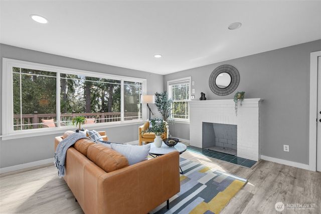 1210 108th Avenue SE, Bellevue, WA 98004