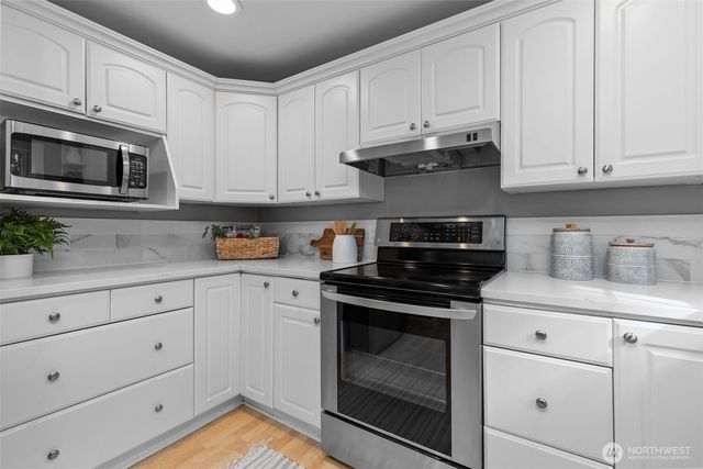 1210 108th Avenue SE, Bellevue, WA 98004