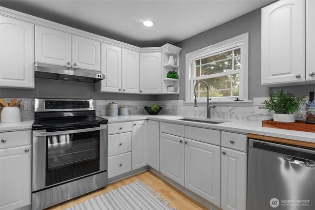1210 108th Avenue SE, Bellevue, WA 98004
