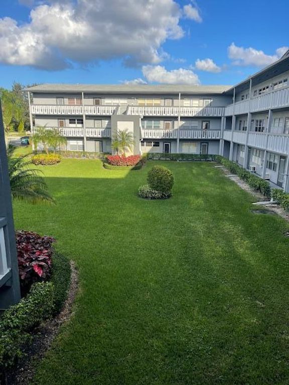 Image 19 of property listing at 152 Suffolk D, Boca Raton, FL 33434