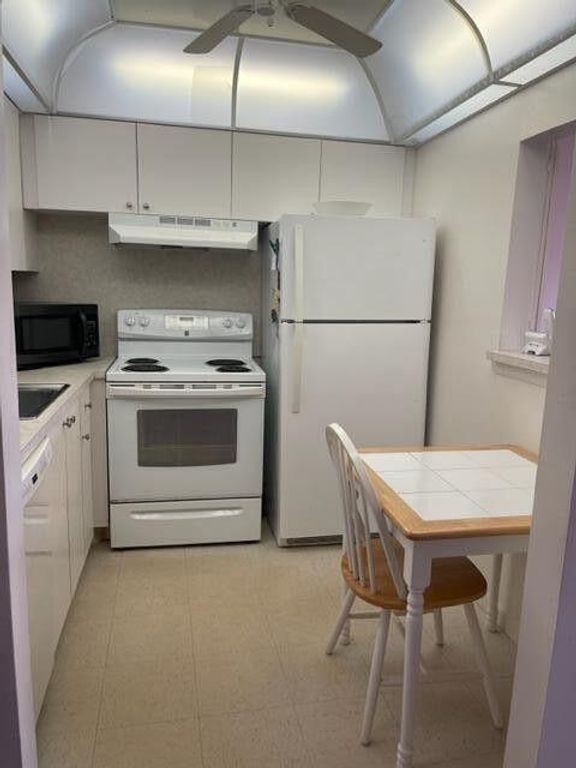 Image 3 of property listing at 152 Suffolk D, Boca Raton, FL 33434