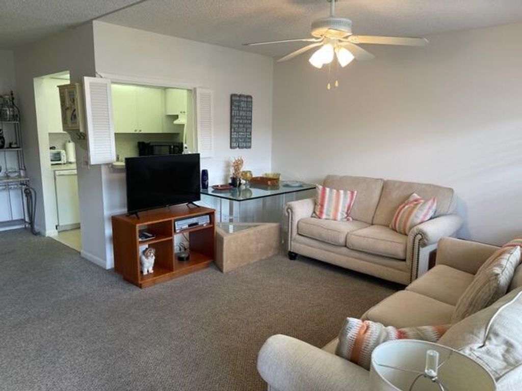 Image 5 of property listing at 152 Suffolk D, Boca Raton, FL 33434