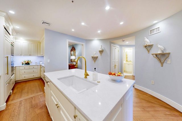 300 Boylston St 601, Boston, MA 02116