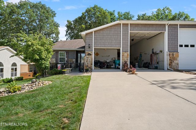 229 Hawthorn Loop, Crossville, TN 38555
