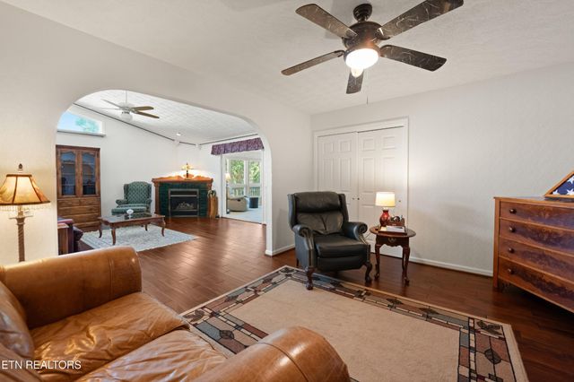 229 Hawthorn Loop, Crossville, TN 38555