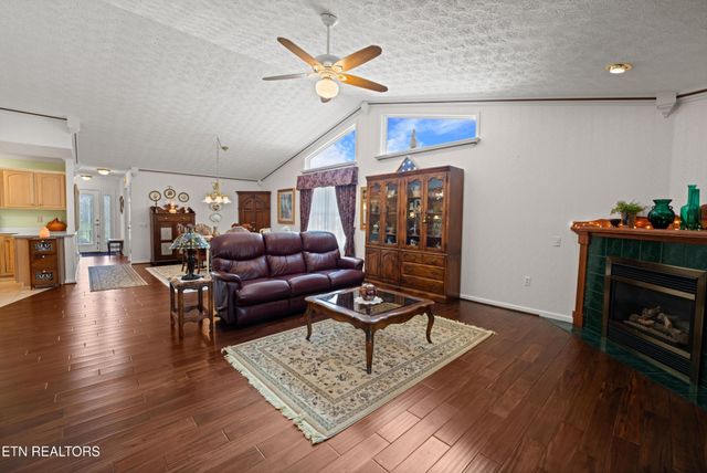 229 Hawthorn Loop, Crossville, TN 38555