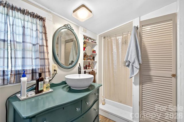 664 Paxton Creek Road, Marion, NC 28752