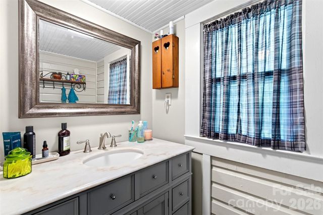 664 Paxton Creek Road, Marion, NC 28752