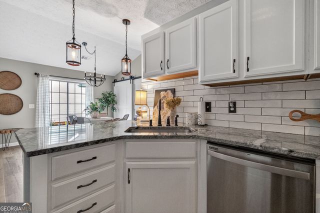 513 Stanford Place, Woodstock, GA 30188