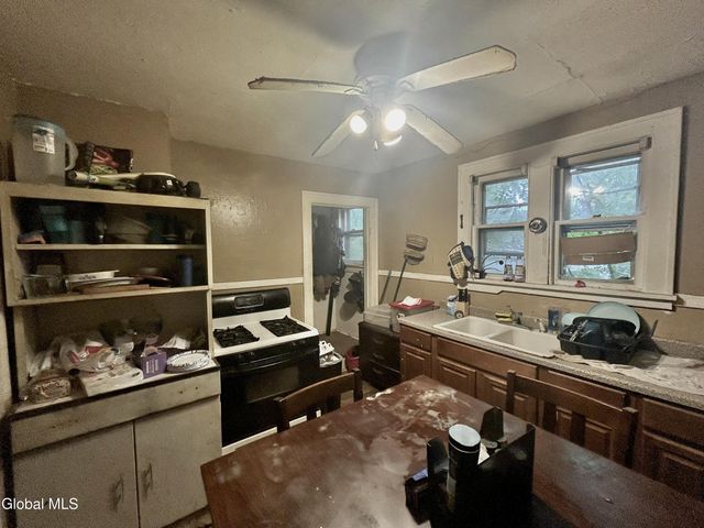 1913 Greenpoint Avenue, Rotterdam, NY 12303