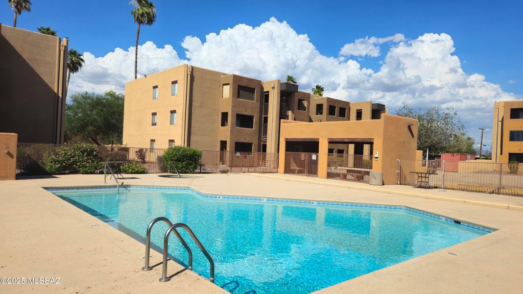 1810 E Blacklidge Dr Apt 115, Tucson, AZ 85719