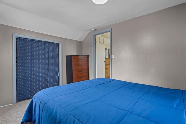 324 Douglass AVENUE, Waukesha, WI 53186