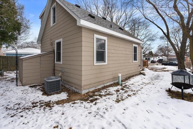 324 Douglass AVENUE, Waukesha, WI 53186