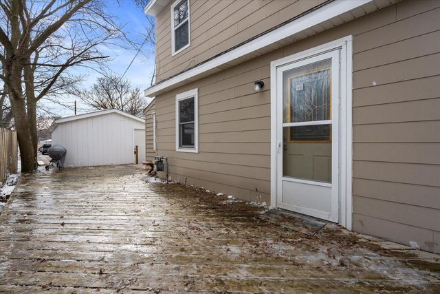 324 Douglass AVENUE, Waukesha, WI 53186