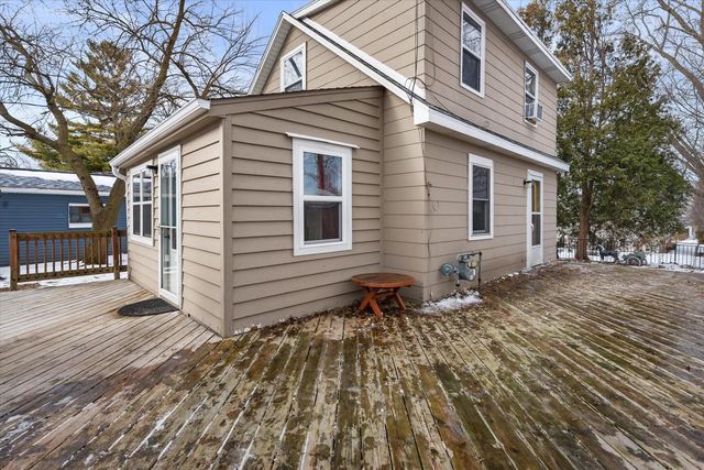324 Douglass AVENUE, Waukesha, WI 53186