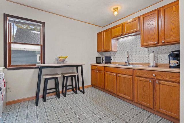 324 Douglass AVENUE, Waukesha, WI 53186