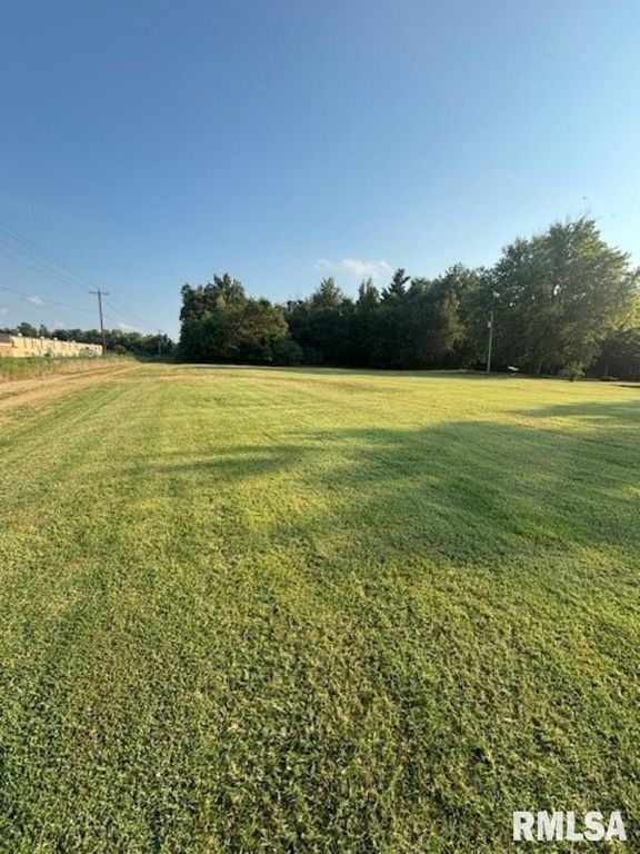 Image 2 of property listing at 9485 E E IL Hwy 15 Highway, Mt Vernon, IL 62864