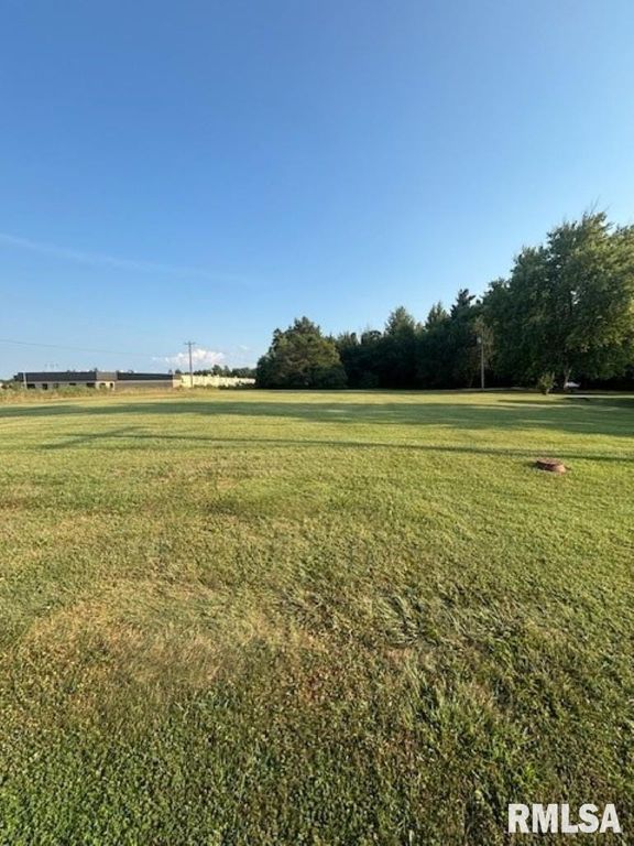 Image 11 of property listing at 9485 E E IL Hwy 15 Highway, Mt Vernon, IL 62864