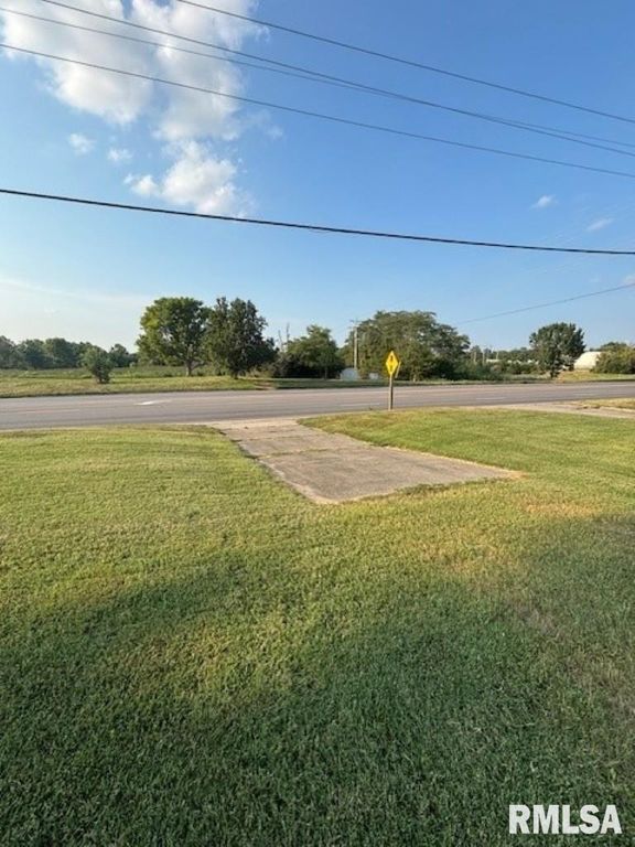 Image 6 of property listing at 9485 E E IL Hwy 15 Highway, Mt Vernon, IL 62864