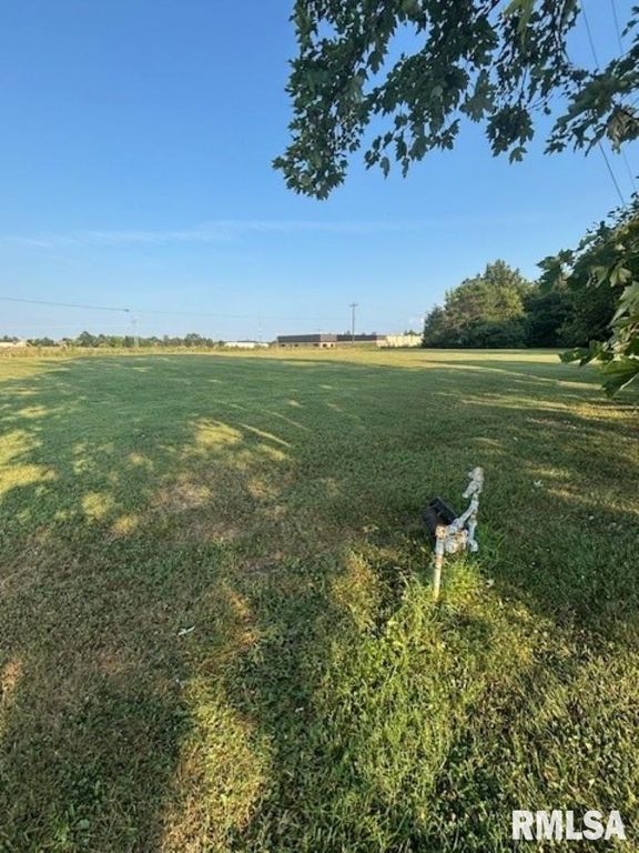 Image 8 of property listing at 9485 E E IL Hwy 15 Highway, Mt Vernon, IL 62864