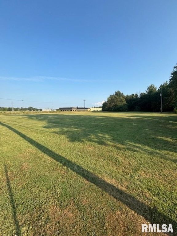 Image 9 of property listing at 9485 E E IL Hwy 15 Highway, Mt Vernon, IL 62864