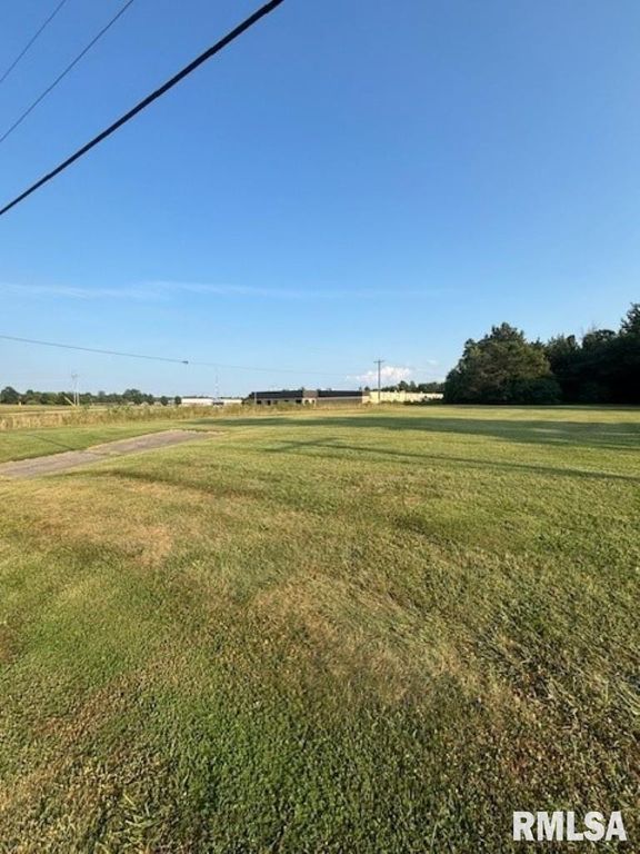 Image 10 of property listing at 9485 E E IL Hwy 15 Highway, Mt Vernon, IL 62864