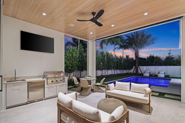 340 Grove Place, Delray Beach, FL 33444