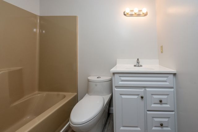 100 Farmersville Road, Sandwich, MA 02563