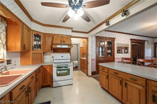 128 6th Street NW, Barberton, OH 44203