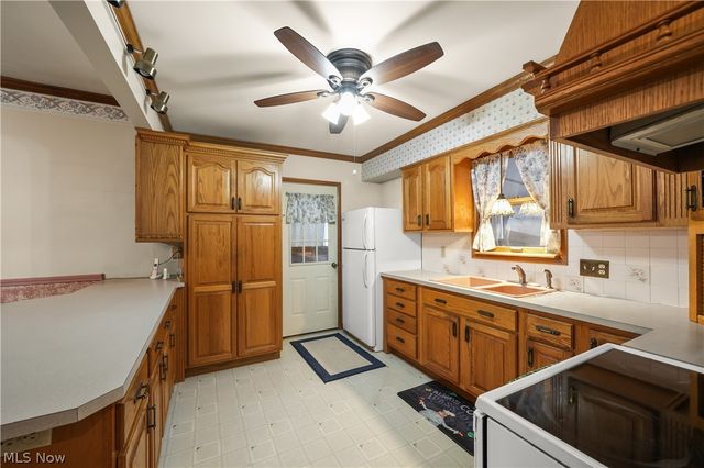 128 6th Street NW, Barberton, OH 44203