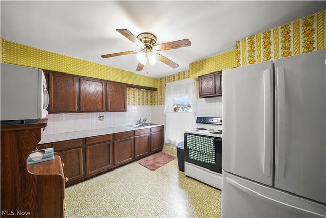 128 6th Street NW, Barberton, OH 44203