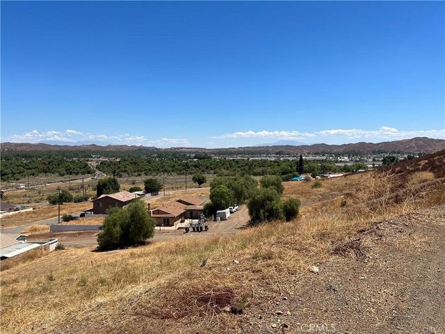 5 Stecher Avenue, Lake Elsinore, CA 92530