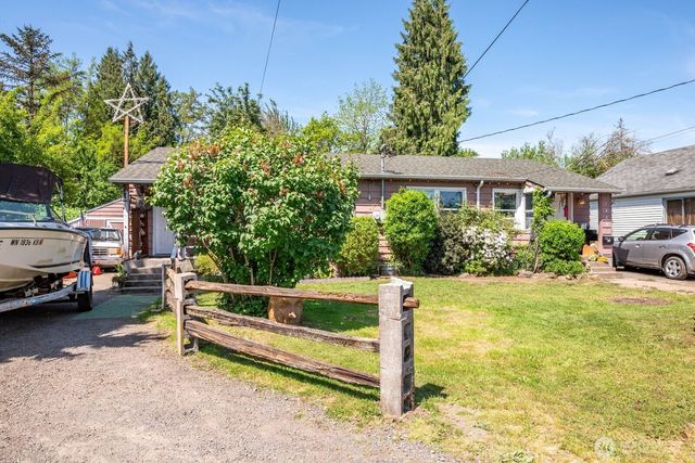 1423 S 7th Avenue, Kelso, WA 98626