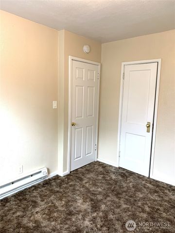 1423 S 7th Avenue, Kelso, WA 98626