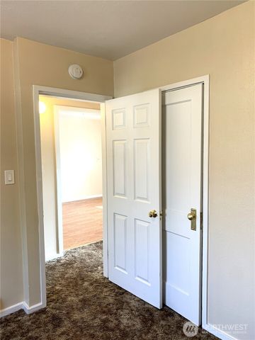 1423 S 7th Avenue, Kelso, WA 98626