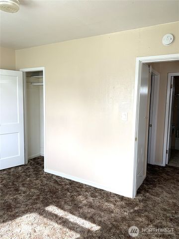 1423 S 7th Avenue, Kelso, WA 98626