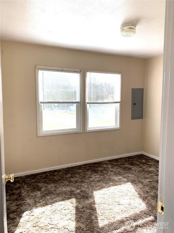 1423 S 7th Avenue, Kelso, WA 98626