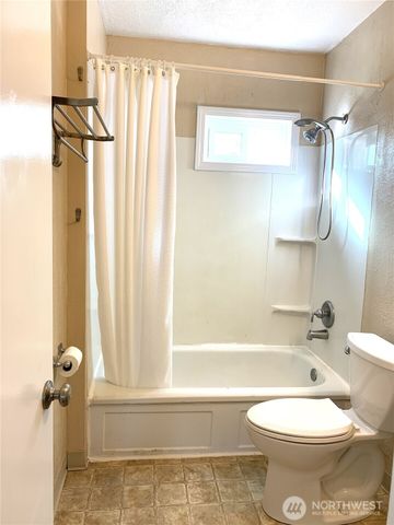 1423 S 7th Avenue, Kelso, WA 98626
