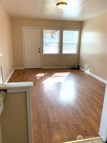 1423 S 7th Avenue, Kelso, WA 98626
