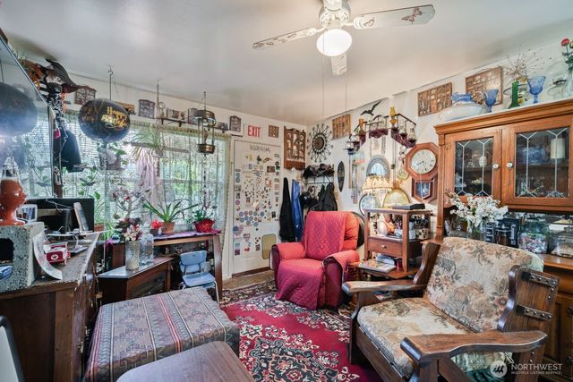1423 S 7th Avenue, Kelso, WA 98626