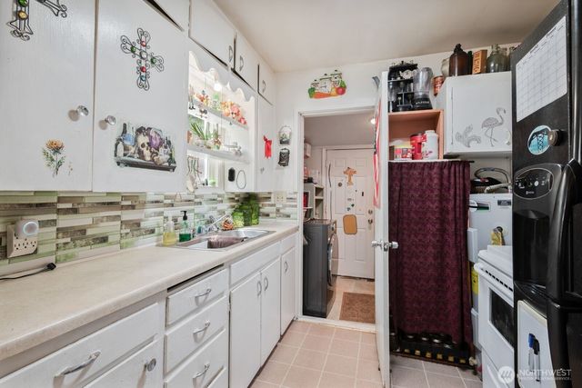 1423 S 7th Avenue, Kelso, WA 98626