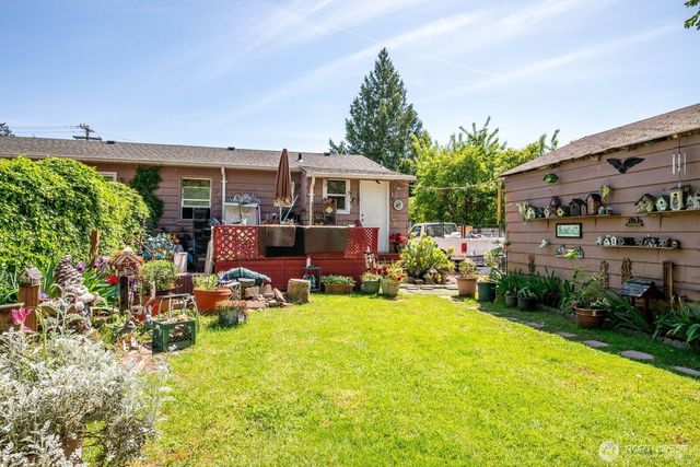 1423 S 7th Avenue, Kelso, WA 98626