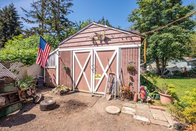 1423 S 7th Avenue, Kelso, WA 98626