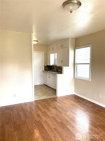 1423 S 7th Avenue, Kelso, WA 98626