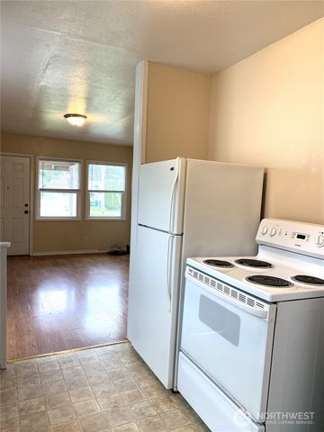 1423 S 7th Avenue, Kelso, WA 98626