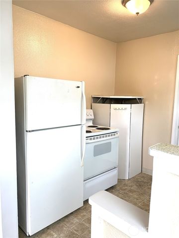 1423 S 7th Avenue, Kelso, WA 98626