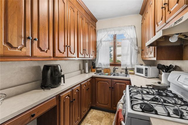 208 Suffolk Avenue, Pawtucket, RI 02861