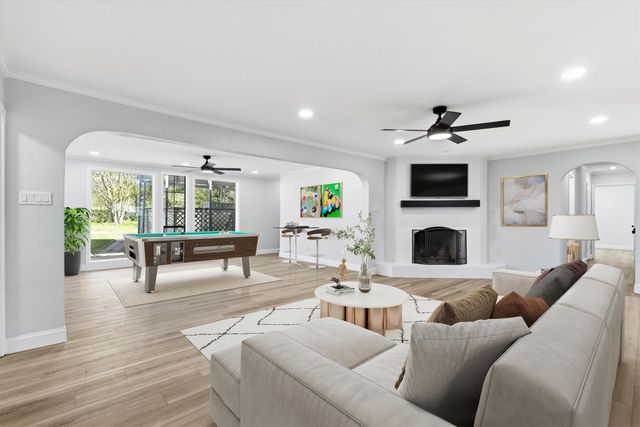 113 E Bayside Drive, Mabank, TX 75156