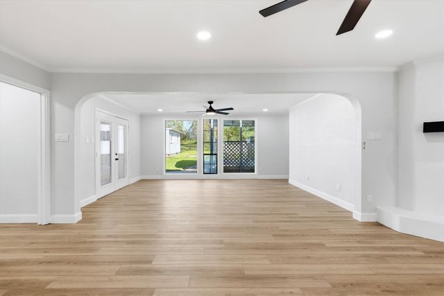 113 E Bayside Drive, Mabank, TX 75156