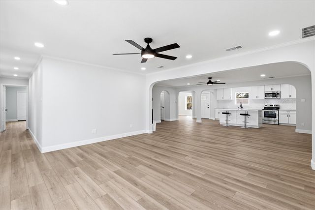 113 E Bayside Drive, Mabank, TX 75156